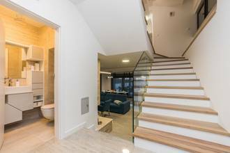 Thumbnail von Moderne Luxusvilla mit Swimmingpool und Dachterrasse