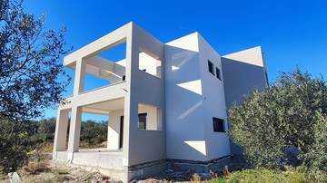 Moderne Villa mit Pool und Meerblick