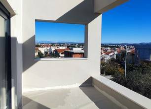 Thumbnail von Moderne Villa mit Pool und Meerblick