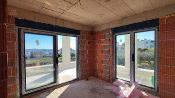 Thumbnail von Moderne Villa mit Pool und Meerblick