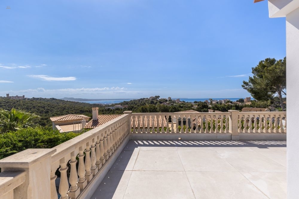 Exklusive Villa mit großer Dachterrasse und Meerblick in Genova