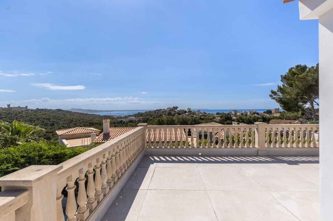 Exklusive Villa mit großer Dachterrasse und Meerblick in Genova