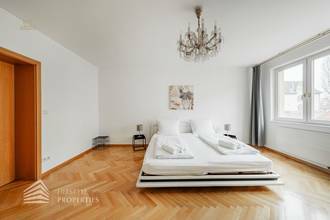 Thumbnail von スターウォッチパークの近くにある4ユニットの完全に改装された家と未完成の屋根裏部屋