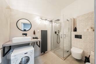 Thumbnail von スターウォッチパークの近くにある4ユニットの完全に改装された家と未完成の屋根裏部屋