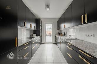 Thumbnail von スターウォッチパークの近くにある4ユニットの完全に改装された家と未完成の屋根裏部屋