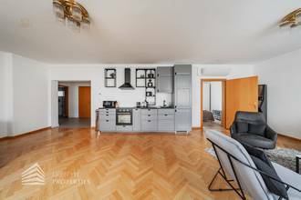 Thumbnail von スターウォッチパークの近くにある4ユニットの完全に改装された家と未完成の屋根裏部屋