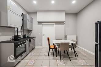 Thumbnail von スターウォッチパークの近くにある4ユニットの完全に改装された家と未完成の屋根裏部屋