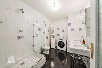 Thumbnail von スターウォッチパークの近くにある4ユニットの完全に改装された家と未完成の屋根裏部屋