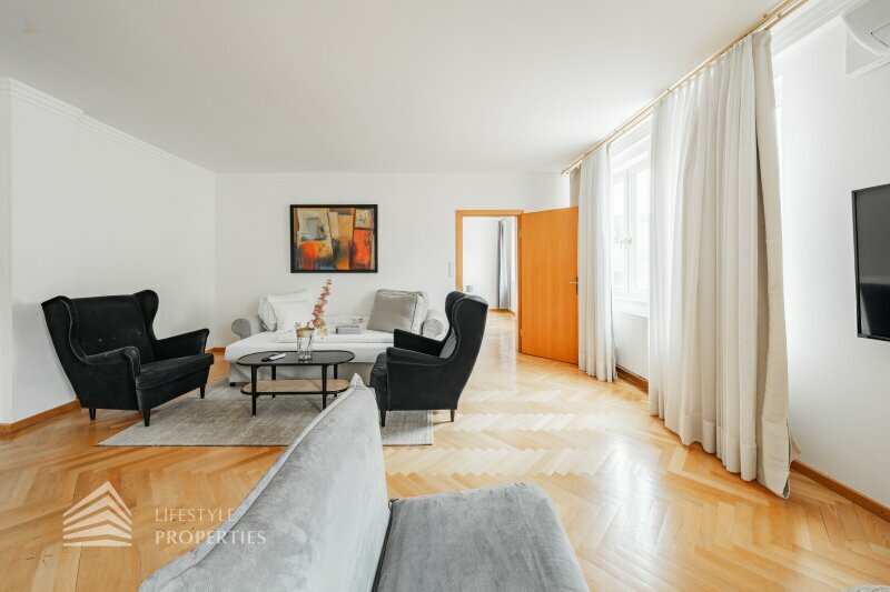 スターウォッチパークの近くにある4ユニットの完全に改装された家と未完成の屋根裏部屋