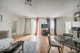 Thumbnail von スターウォッチパークの近くにある4ユニットの完全に改装された家と未完成の屋根裏部屋