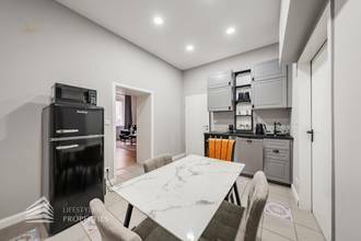 Thumbnail von スターウォッチパークの近くにある4ユニットの完全に改装された家と未完成の屋根裏部屋