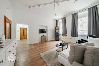 Thumbnail von スターウォッチパークの近くにある4ユニットの完全に改装された家と未完成の屋根裏部屋