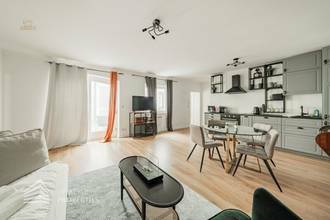 Thumbnail von スターウォッチパークの近くにある4ユニットの完全に改装された家と未完成の屋根裏部屋