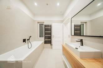 Thumbnail von Wunderschöne 3-Zimmer Altbauwohnung im EG, Erstbezug!