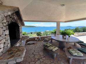 Thumbnail von Haus mit mediterranem Garten in erster Reihe zum Meer, Region Rogoznica / Trogir