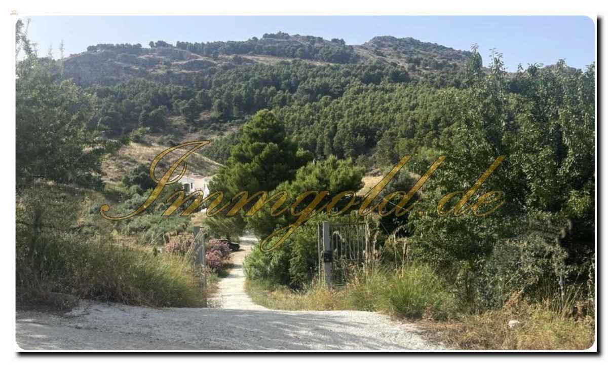 Ferienanlage mit riesigem Grundstück nahe Caltabellotta