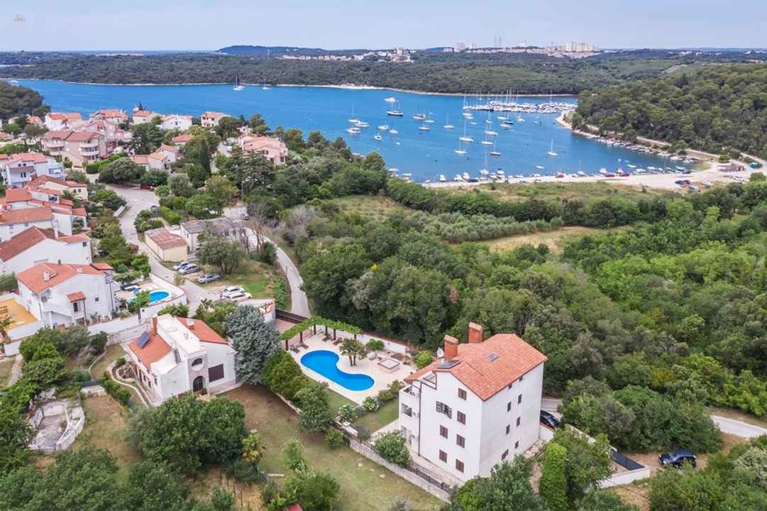 Gepflegtes Appartementhaus mit Meerblick in Banjole, Istrien