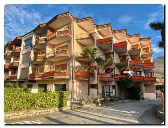 Immogold, aparte Eckwohnung, drei Zimmer, mit drei Terrassen