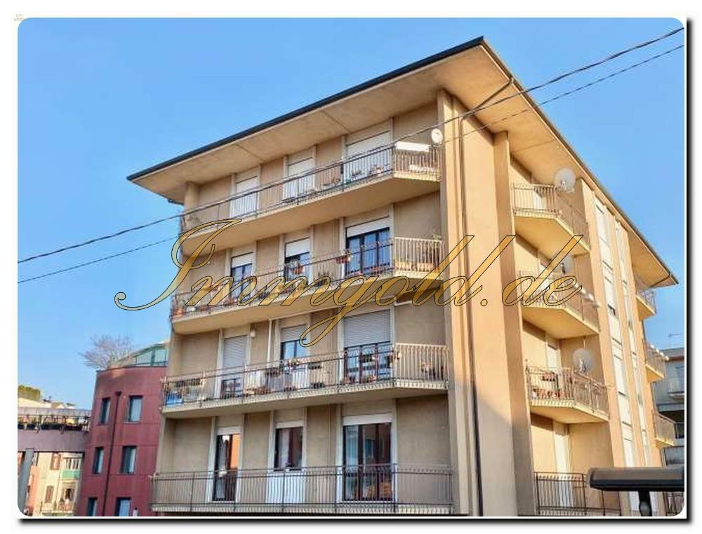 Immogold aparte drei Zimmer Wohnung, Garten mitten im Zentrum Luino