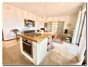 Thumbnail von Immogold aparte drei Zimmer Wohnung, Garten mitten im Zentrum Luino