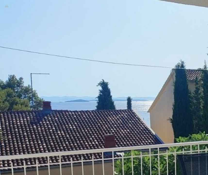 Renoviertes Mehrfamilienhaus in zweiter Reihe zum Meer, Drage