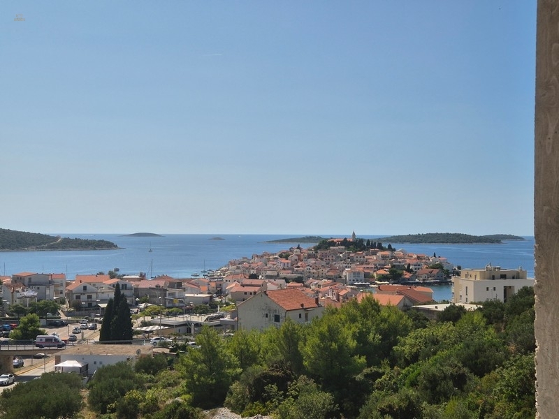 Moderne Neubau-Appartements (EG-Wohnungen mit Pool und Garten)