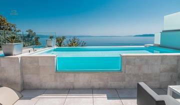 Thumbnail von Luxuriöse Doppelhaushälfte mit Swimmingpool und Panorama-Meerblick