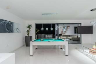 Thumbnail von Luxuriöse Doppelhaushälfte mit Swimmingpool und Panorama-Meerblick