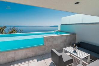Thumbnail von Luxuriöse Doppelhaushälfte mit Swimmingpool und Panorama-Meerblick