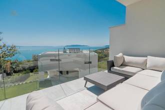 Thumbnail von Luxuriöse Doppelhaushälfte mit Swimmingpool und Panorama-Meerblick