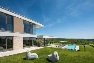 Thumbnail von Moderne Villa mit Swimmingpool in mediterraner Umgebung