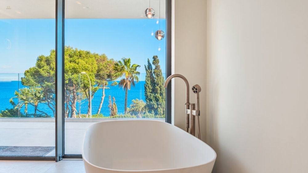 Thumbnail von Erstklassige Luxusvilla in traumhafter Lage nahe dem Meer