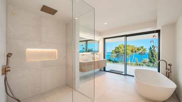 Thumbnail von Erstklassige Luxusvilla in traumhafter Lage nahe dem Meer