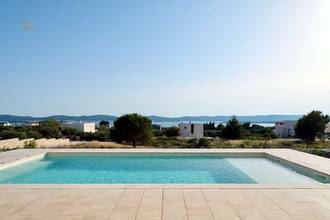Thumbnail von Moderne Luxusvilla mit Swimmingpool und Meerblick