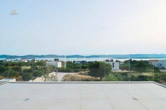 Thumbnail von Moderne Luxusvilla mit Swimmingpool und Meerblick