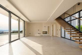 Thumbnail von Moderne Luxusvilla mit Swimmingpool und Meerblick