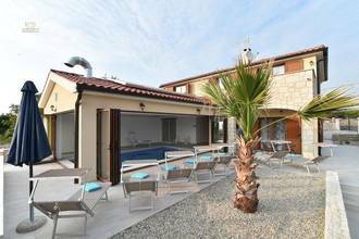 Mediterrane Villa mit Swimmingpool in ruhiger Lage, Region Krk