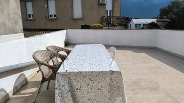 Thumbnail von Außergewöhnliche Wohnung mit großer Terrasse in historischer Villa