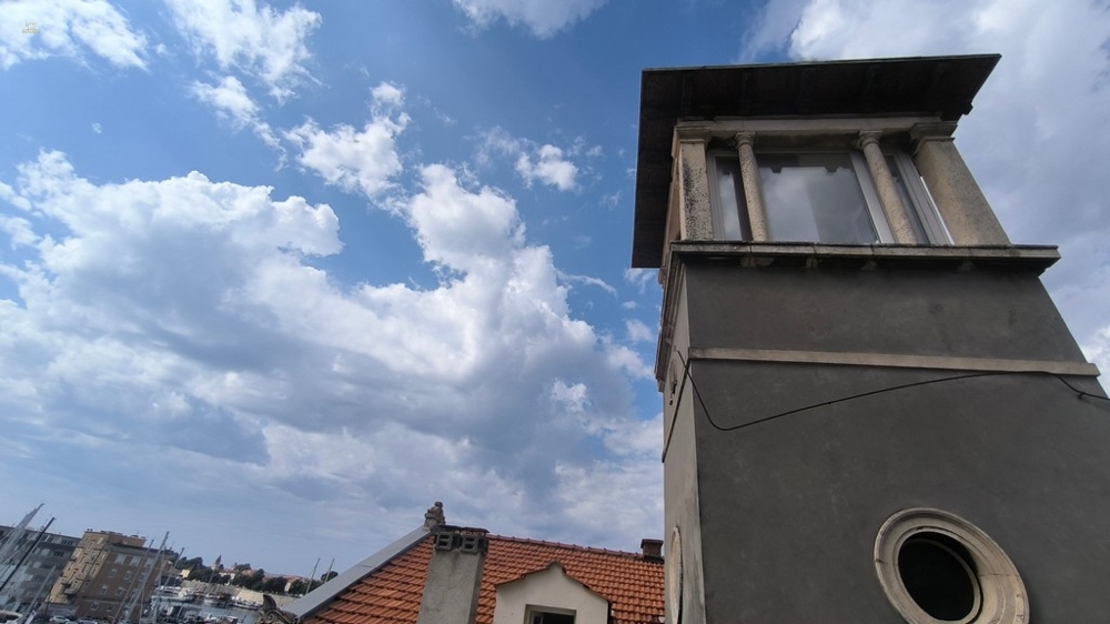 Außergewöhnliche Wohnung mit großer Terrasse in historischer Villa