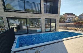 Thumbnail von Moderne Villa mit Swimmingpool in der 1. Reihe zum Meer / Yachthafen