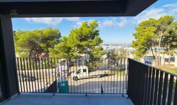 Thumbnail von Moderne Villa mit Swimmingpool in der 1. Reihe zum Meer / Yachthafen