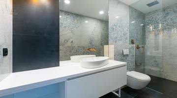 Thumbnail von Penthouse luxueux avec piscine sur la terrasse du toit près de la mer