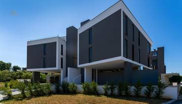 Thumbnail von Penthouse luxueux avec piscine sur la terrasse du toit près de la mer