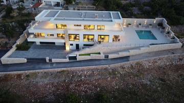 Thumbnail von モダンな高級ヴィラ プールと海の眺め