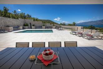 Thumbnail von モダンな高級ヴィラ プールと海の眺め