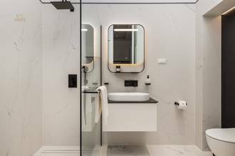 Thumbnail von 海の近くの高級アパートメント