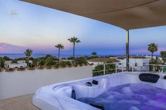 Thumbnail von Villa mit hochwertiger Ausstattung und Pool und Meerblick