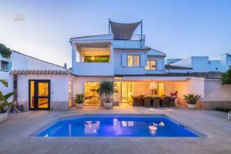 Thumbnail von Villa mit hochwertiger Ausstattung und Pool und Meerblick