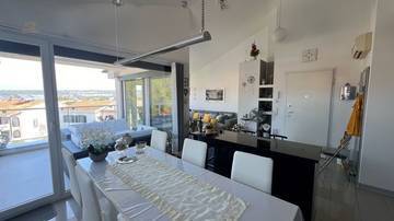 Thumbnail von Appartement mit Meerblick + Studio mit Garten
