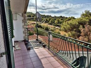 Thumbnail von Haus mit drei Wohnungen nahe dem Meer